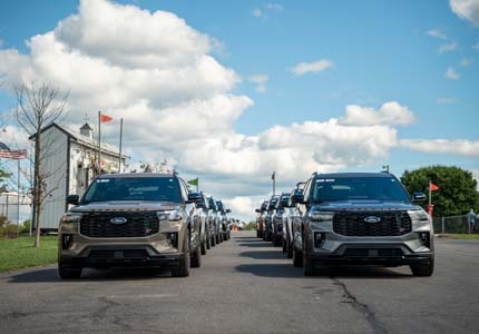 Explorers lined up