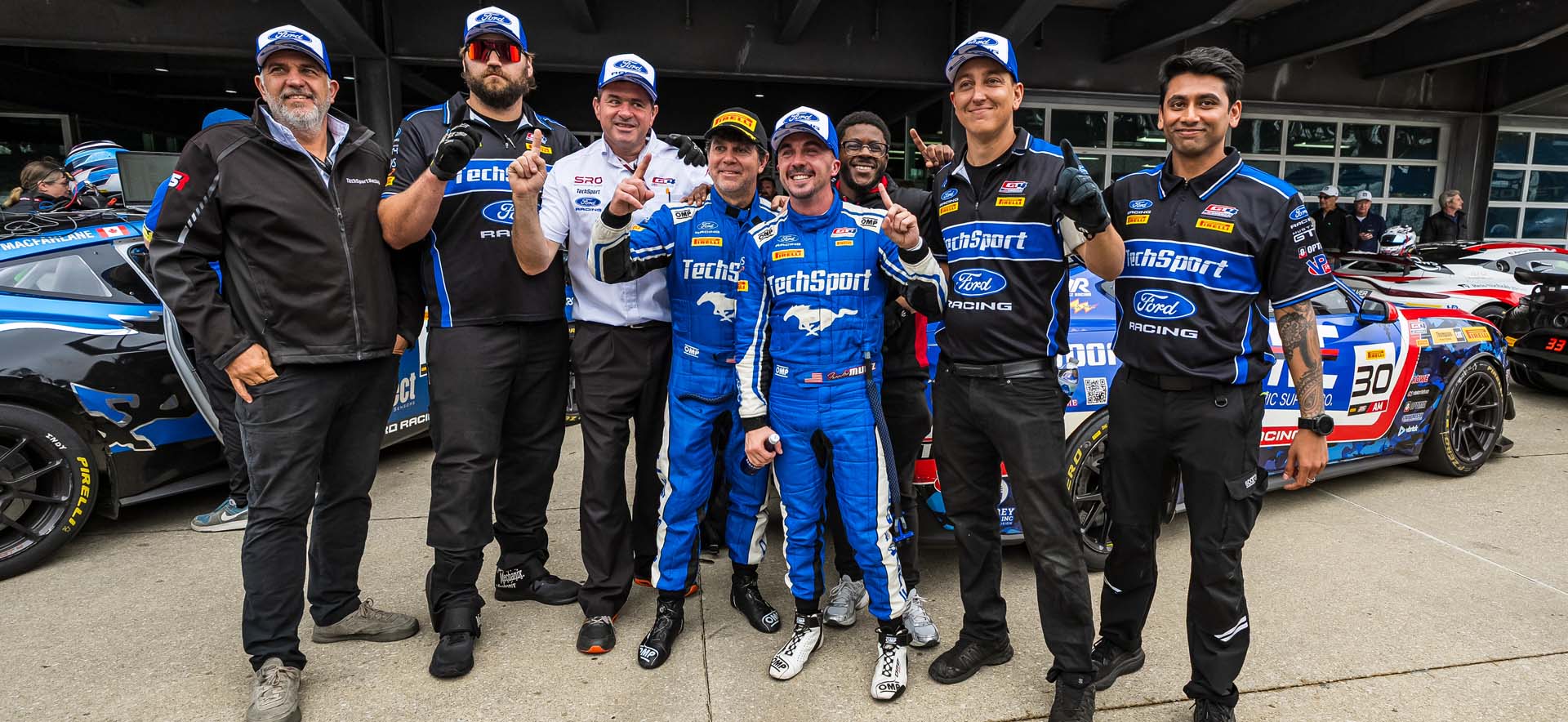 Team in the pits 