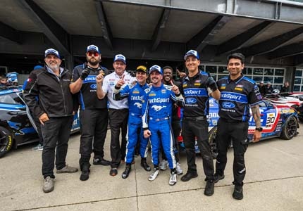Team in pit row