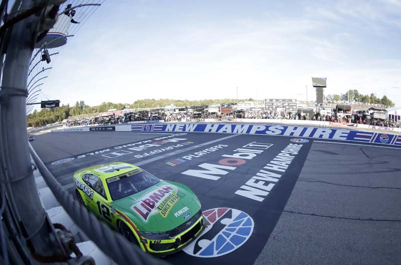 Blaney mustang on the track