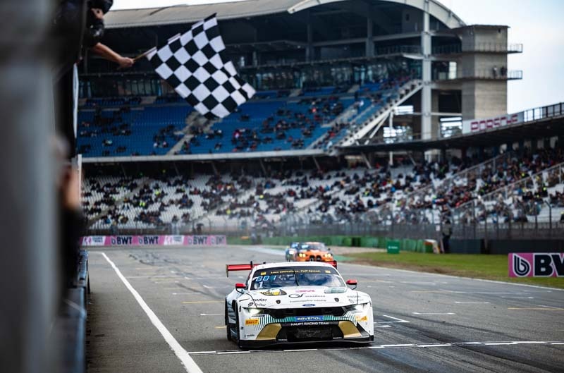 Mustang GT3 on track