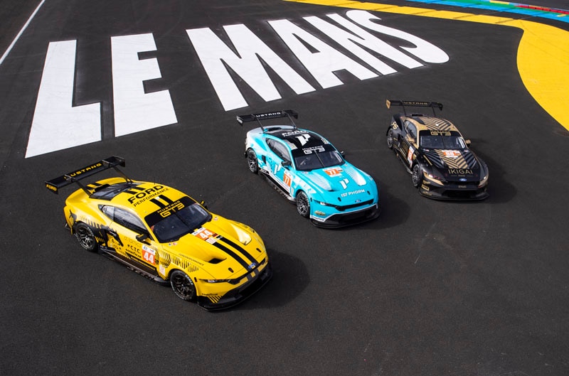 Mustang GT3s lined up on track